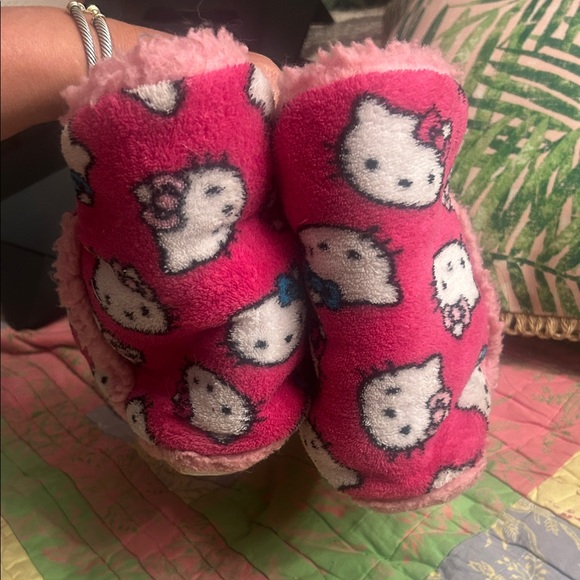 Hello Kitty Pink Slippers - Picture 4 of 4